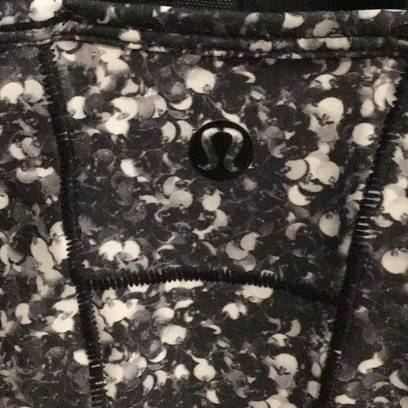 Lululemon Core Set Bra Shimmery Sz 2 - Picture 8 of 10